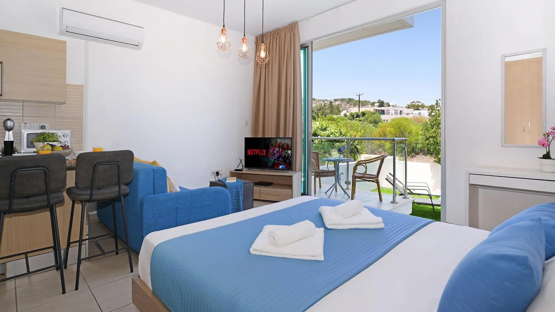 Meryl - Coralli Beachfront Apartment Protaras