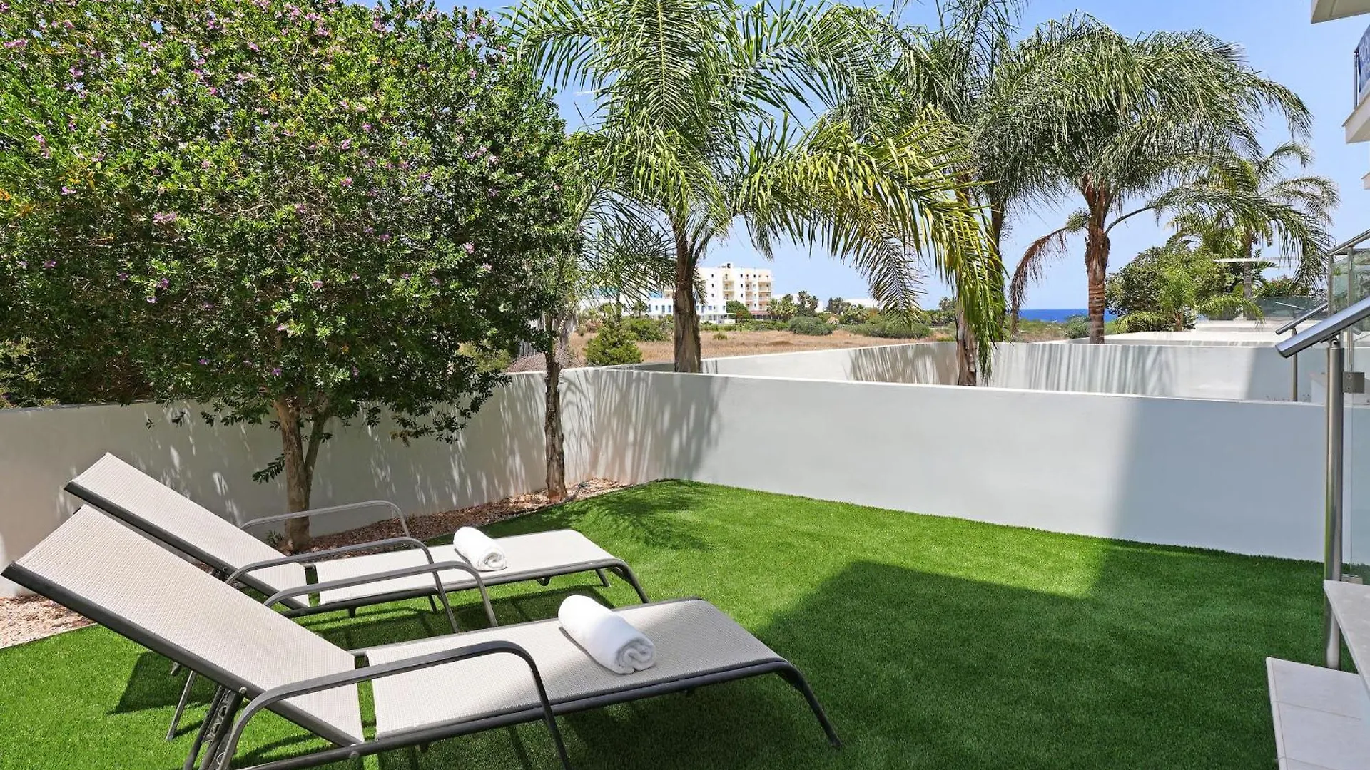 Meryl - Coralli Beachfront Apartment Protaras 0*,
