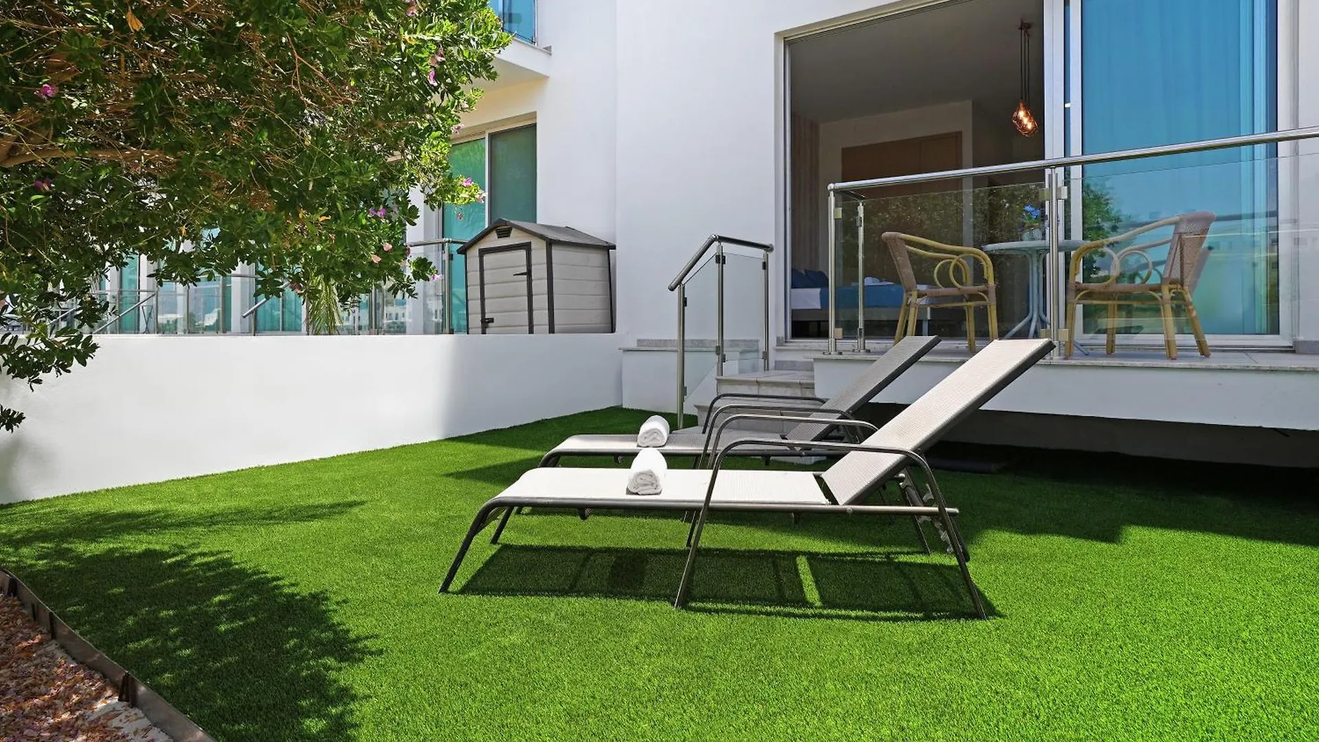 Meryl - Coralli Beachfront Apartment Protaras